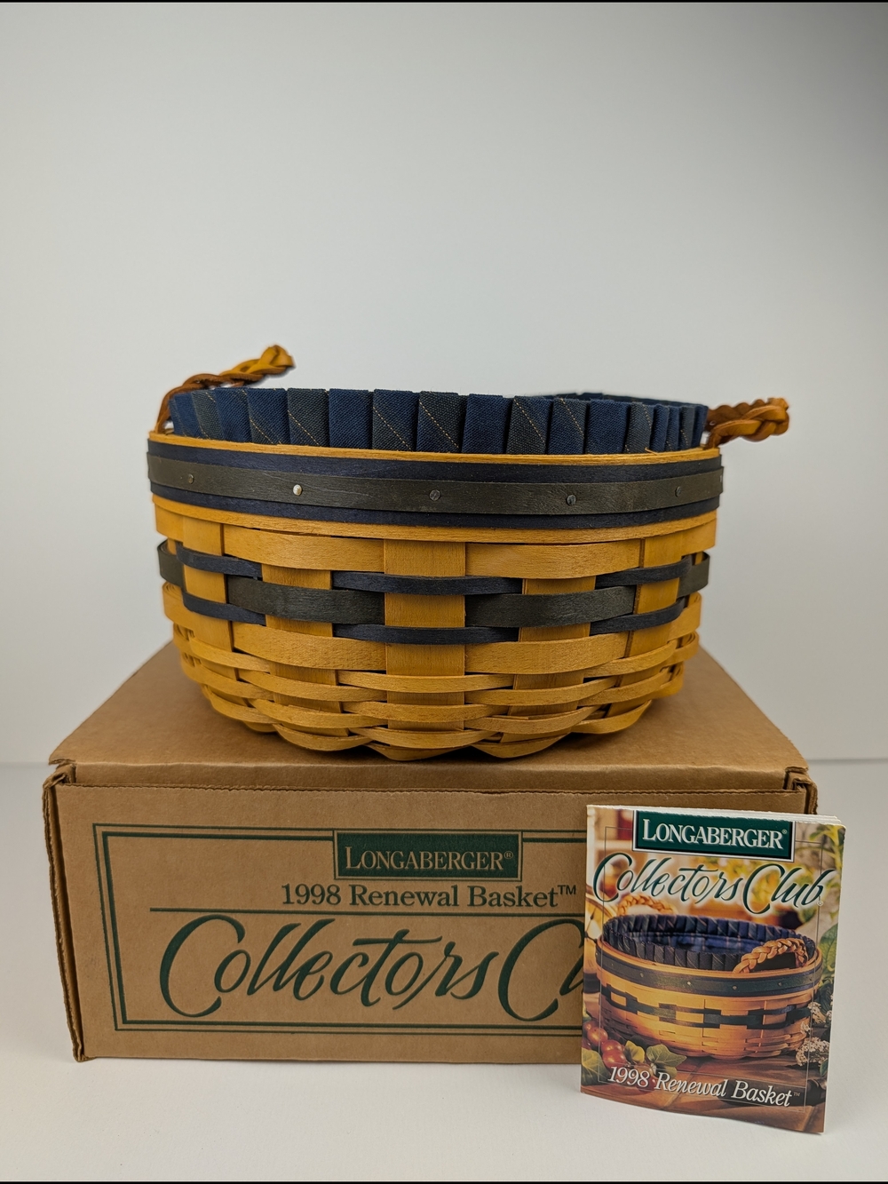 NIB Longaberger 1998 Collectors Club Renewal Basket w/ Braided Leather Handles